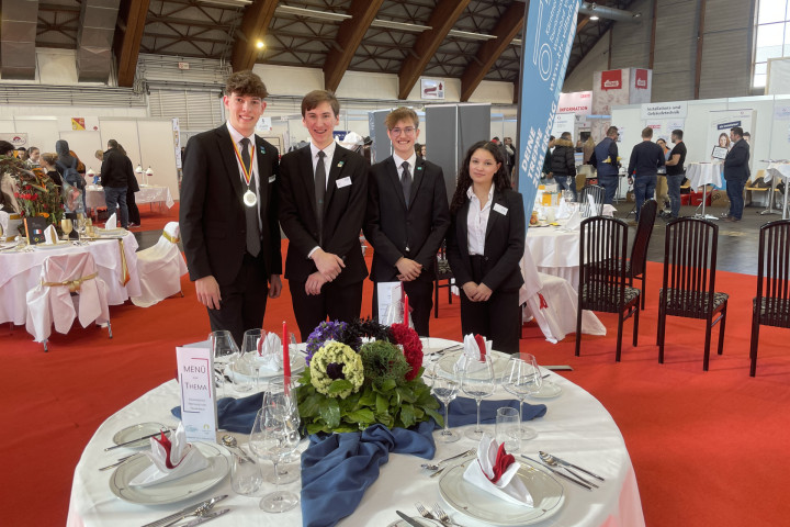 2024_02_03_gedeckterTisch04