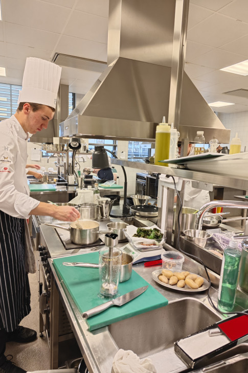 2025_11_aeht04 2025_11_aeht04