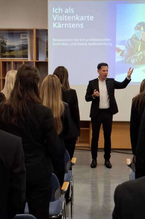 2025_11_ambassador02 2025_11_ambassador02