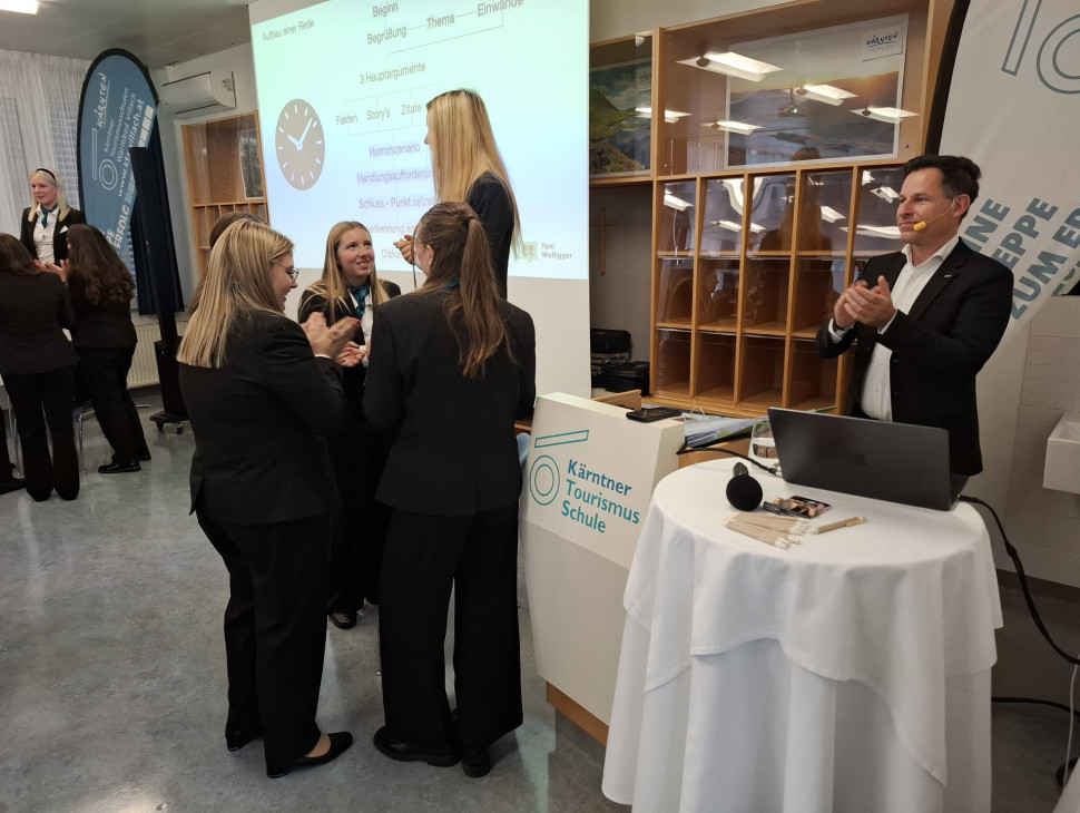 2025_11_ambassador09 2025_11_ambassador09