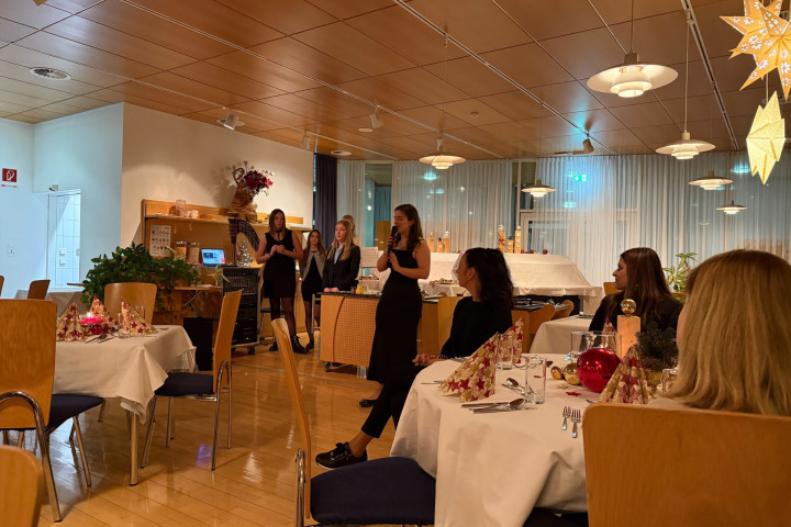 2025_12_weihnachtsfeier_internat02