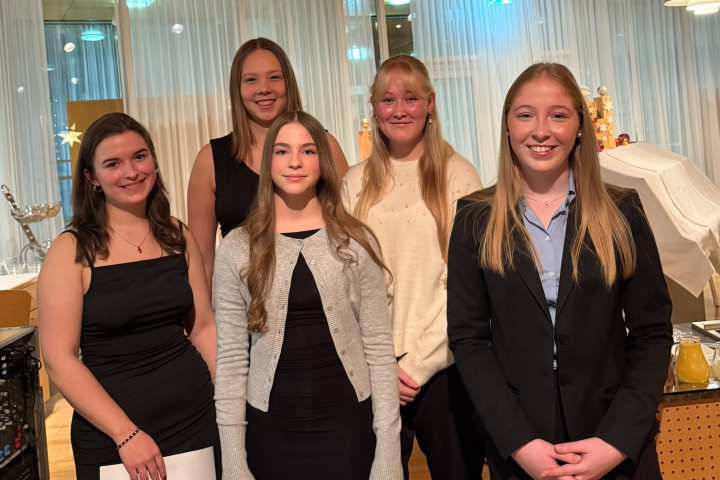 2025_12_weihnachtsfeier_internat03