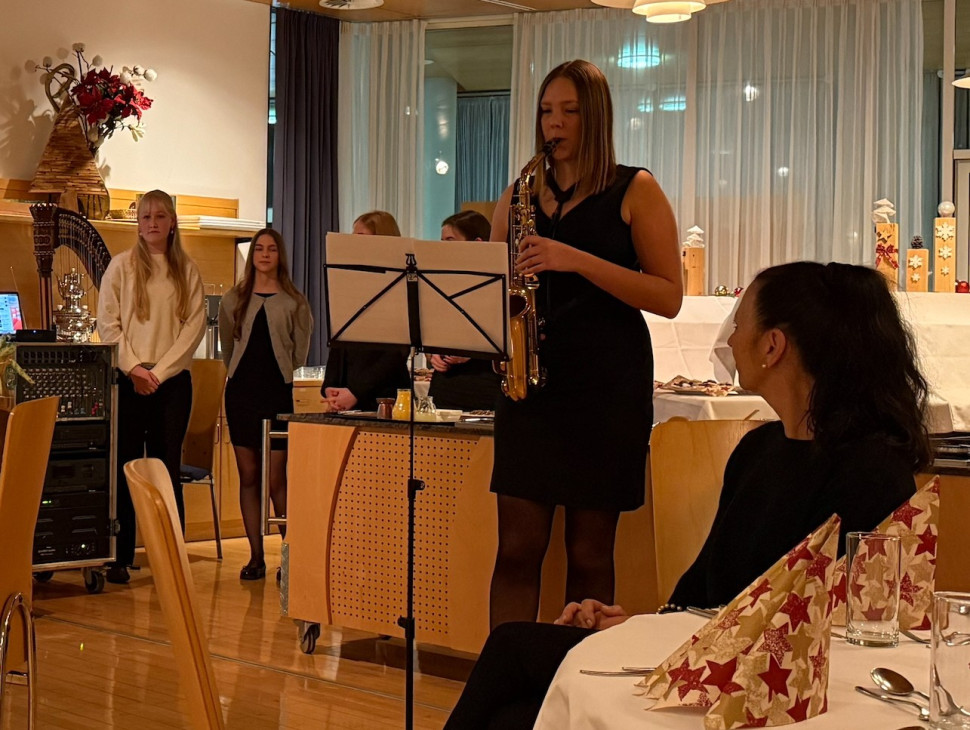 2025_12_weihnachtsfeier_internat04